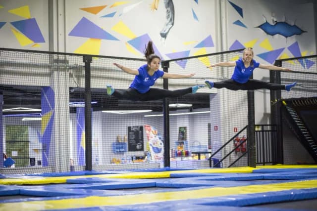 Jak zrobić szpagat w powietrzu: kluczowe techniki i ćwiczenia dla każdego Jak zrobić szpagat w powietrzu: kluczowe techniki i ćwiczenia dla każdego